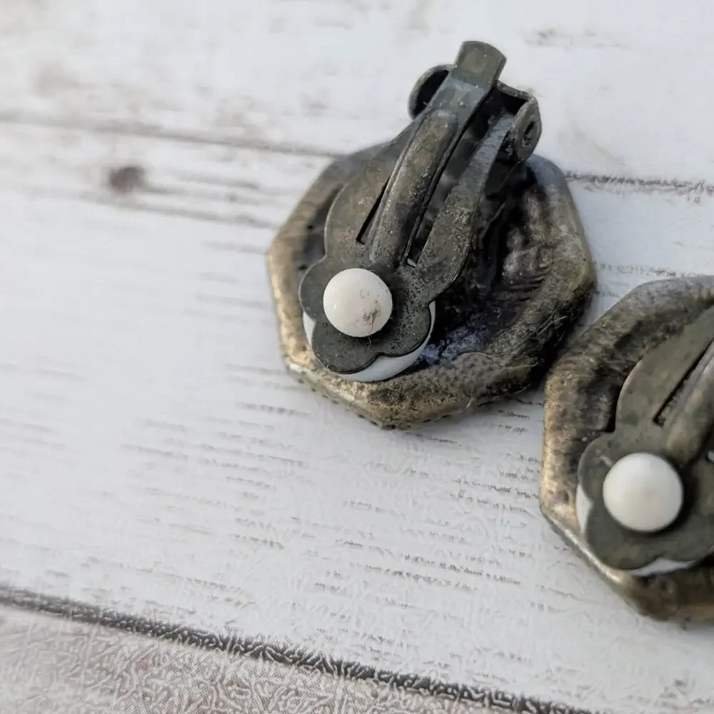 Vintage clip earrings